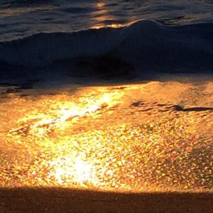 luz dorada en el mar. Barcelona